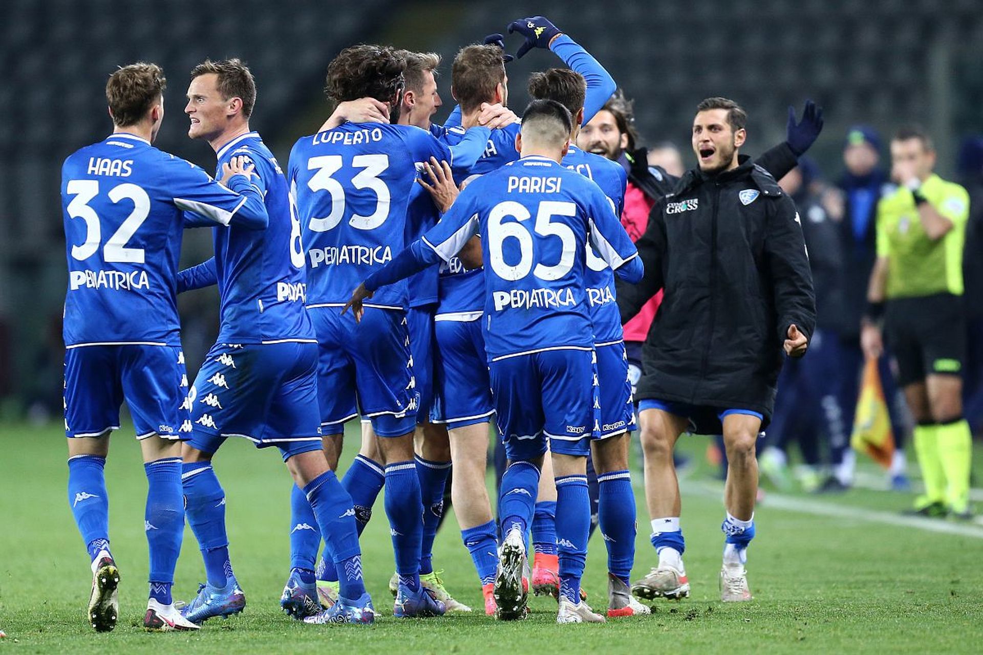 於輿論的漩 於輿論的漩